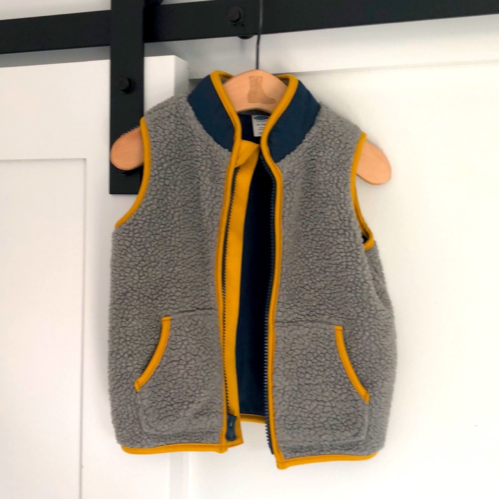 Super cute Old Navy 18-24mo fleece vest.